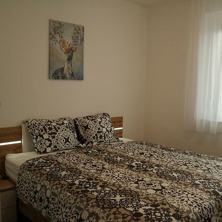Holiday Apartman With Free Parking Győr Buitenkant foto