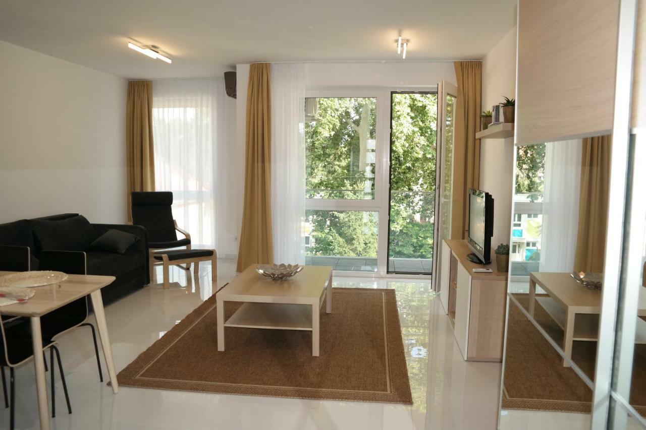 Holiday Apartman With Free Parking Győr Buitenkant foto
