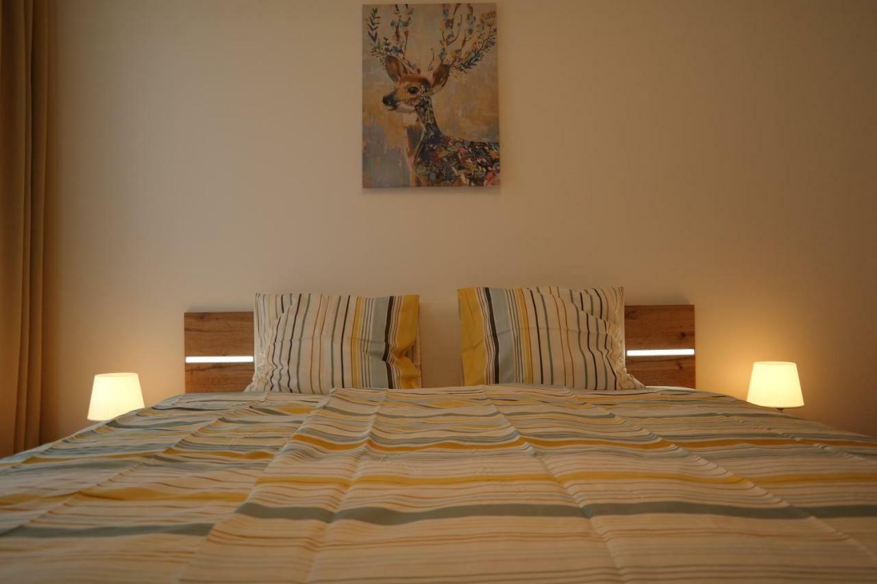 Holiday Apartman With Free Parking Győr Buitenkant foto