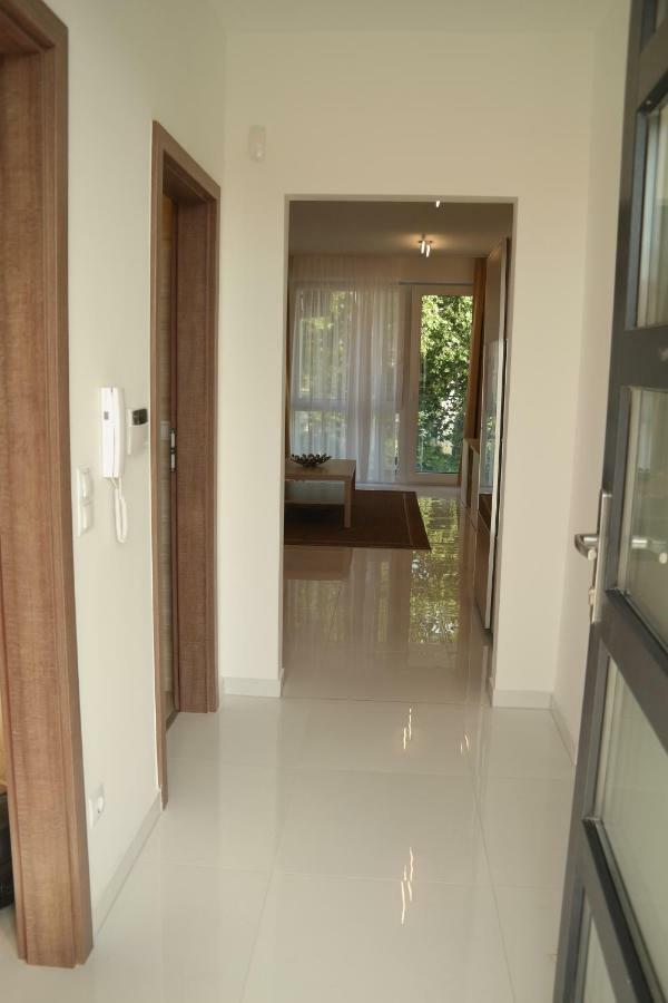 Holiday Apartman With Free Parking Győr Buitenkant foto